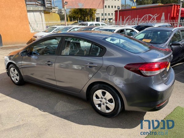 2017' Kia Forte photo #4