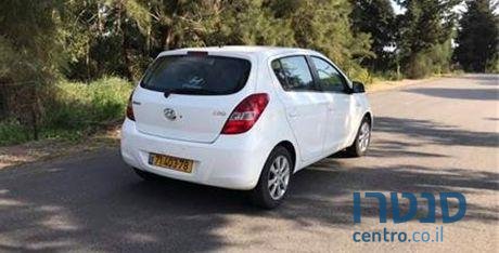 2012' Hyundai i20 יונדאי photo #3