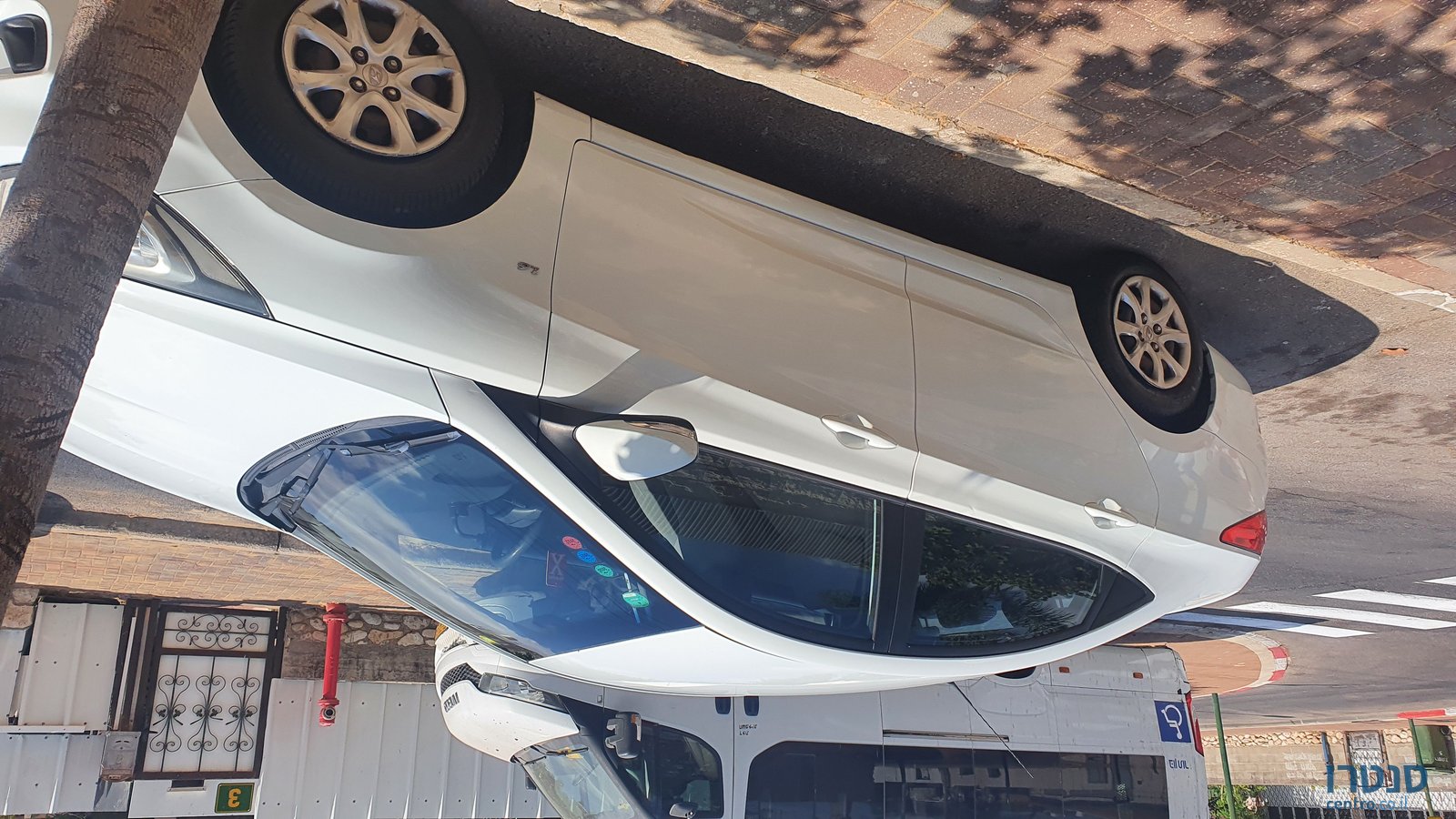 2011' Hyundai i25 יונדאי photo #1