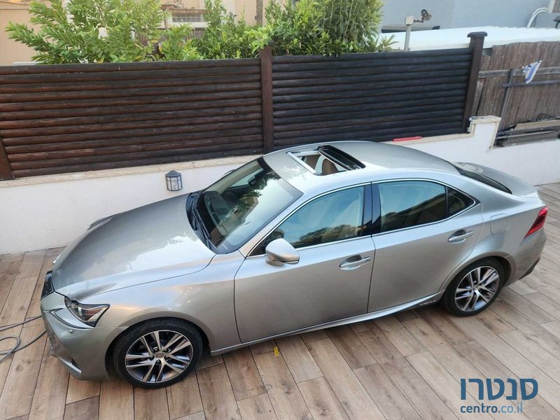 2019' Lexus Is300H לקסוס photo #1