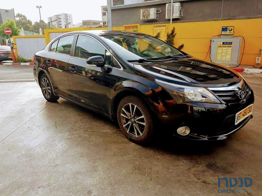 2014' Toyota Avensis photo #2