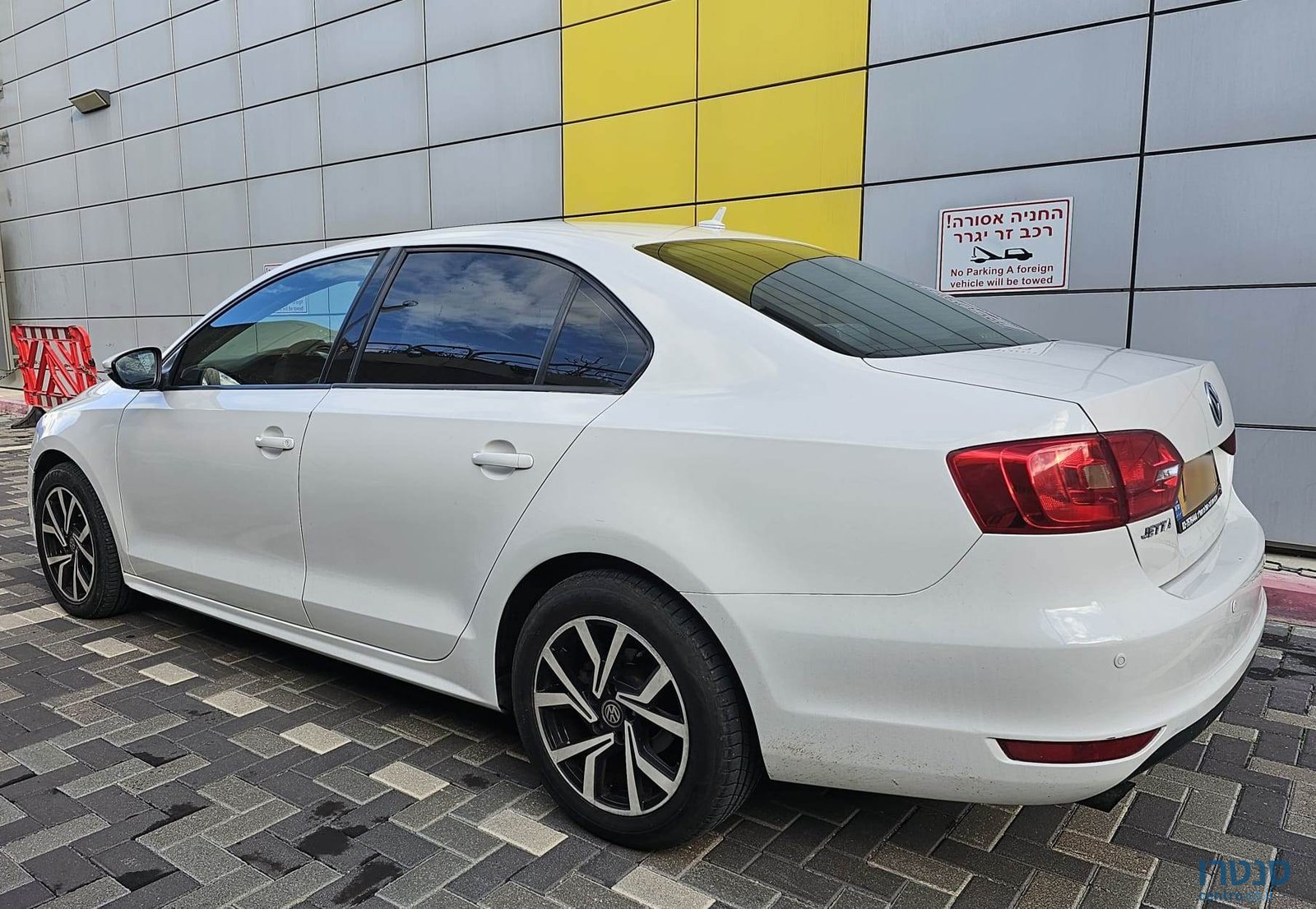 2013' Volkswagen Jetta photo #3