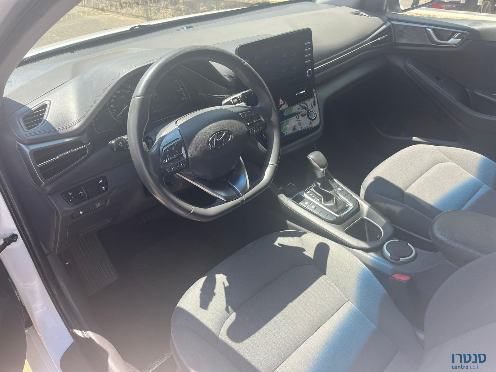 2020' Hyundai Ioniq photo #2