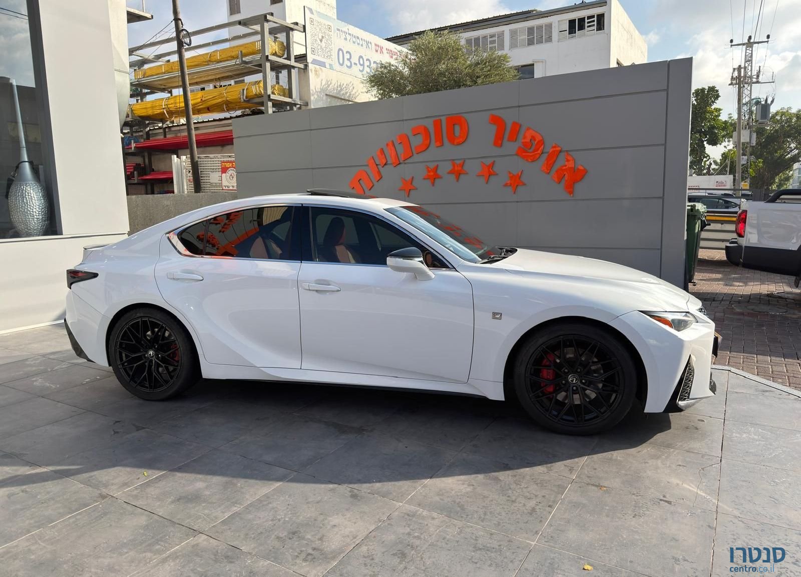 2021' Lexus IS לקסוס photo #3