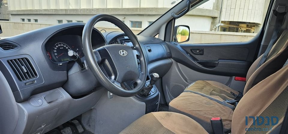 2009' Hyundai i800 photo #6