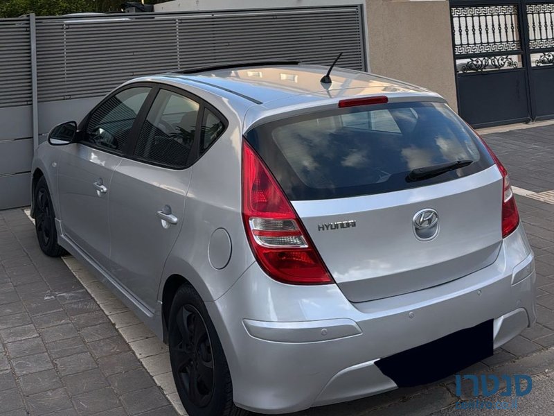 2011' Hyundai i30 יונדאי photo #1