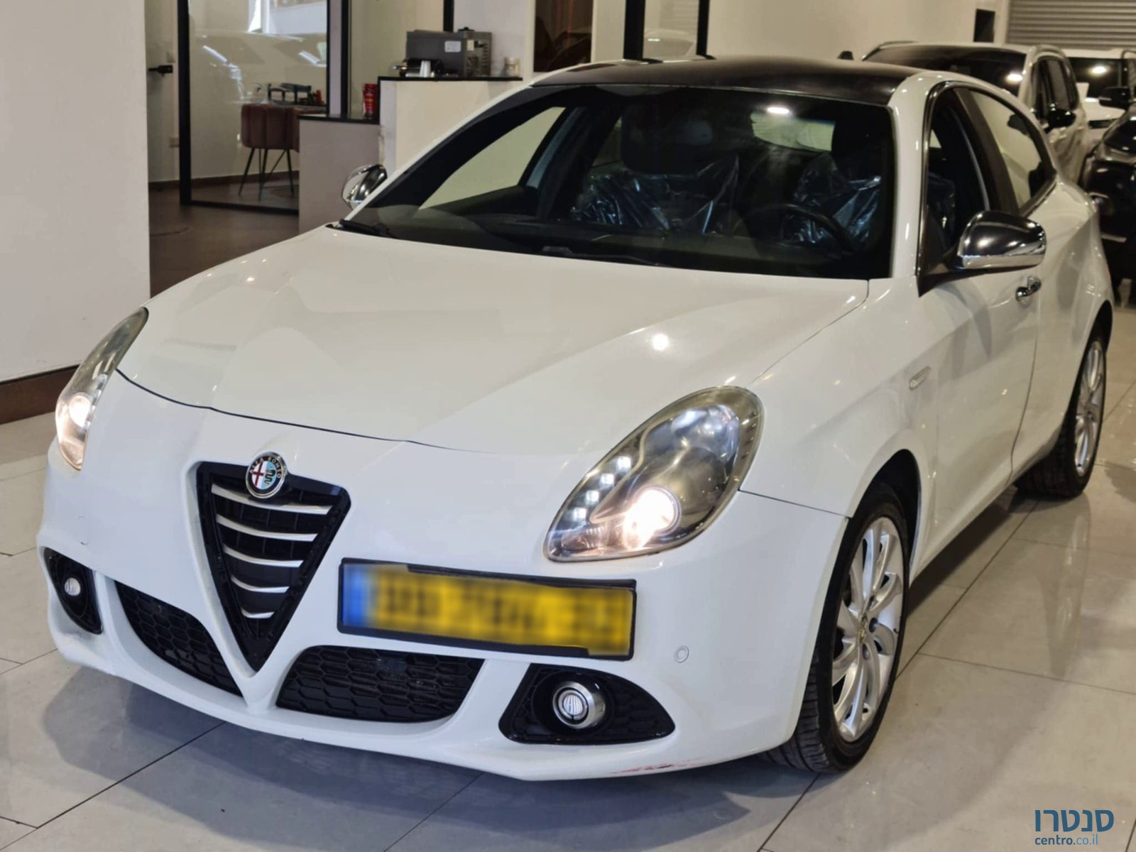 2015' Alfa Romeo Giulietta photo #1