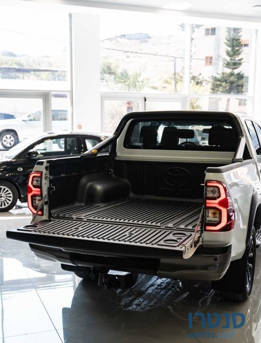 2024' Toyota Hilux טויוטה היילקס photo #2