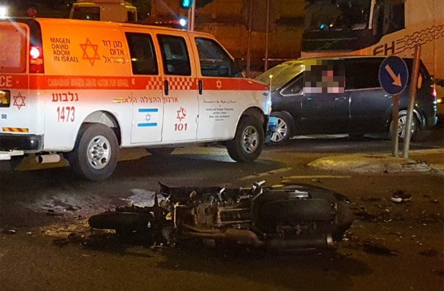 На севере Израиля столкнулись мотоцикл и грузовик, погиб юноша
