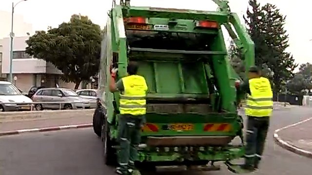 חגי האשפה: כמה מרוויח נהג משאית זבל בישראל?