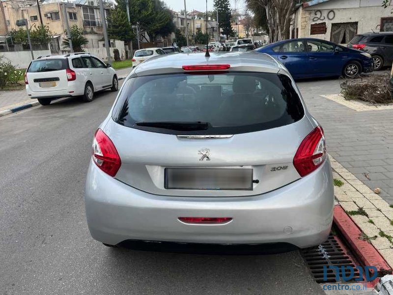 2013' Peugeot 208 פיג'ו photo #6