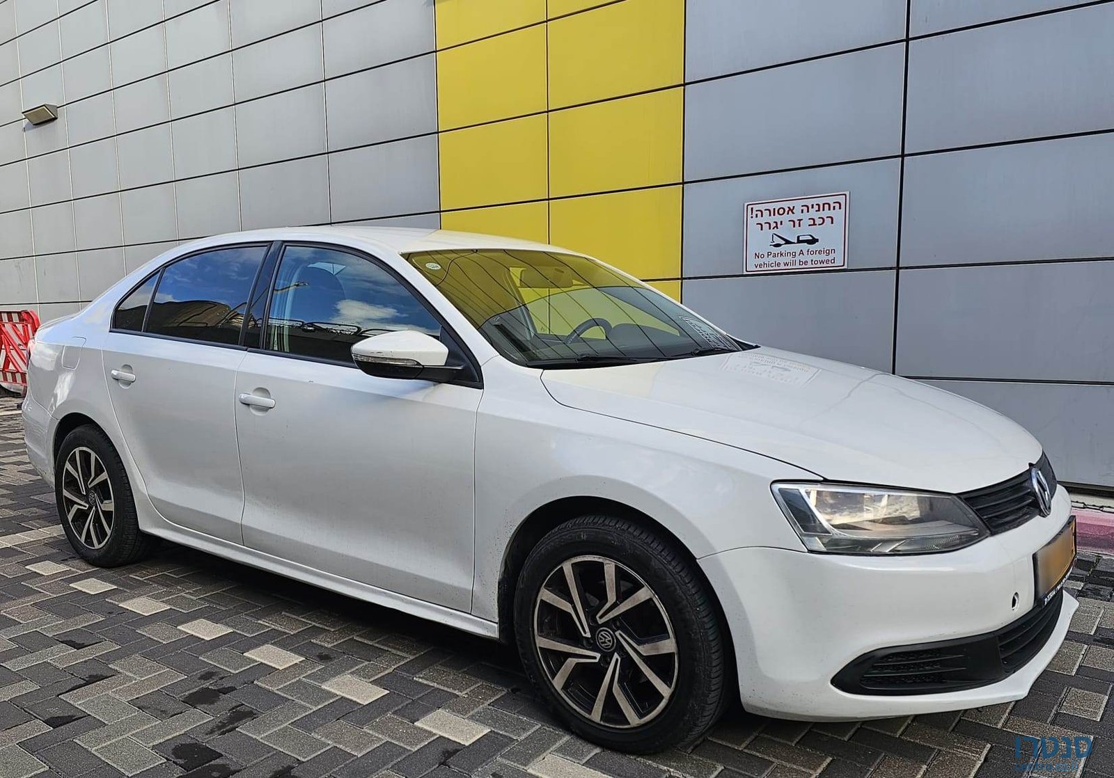 2013' Volkswagen Jetta photo #2