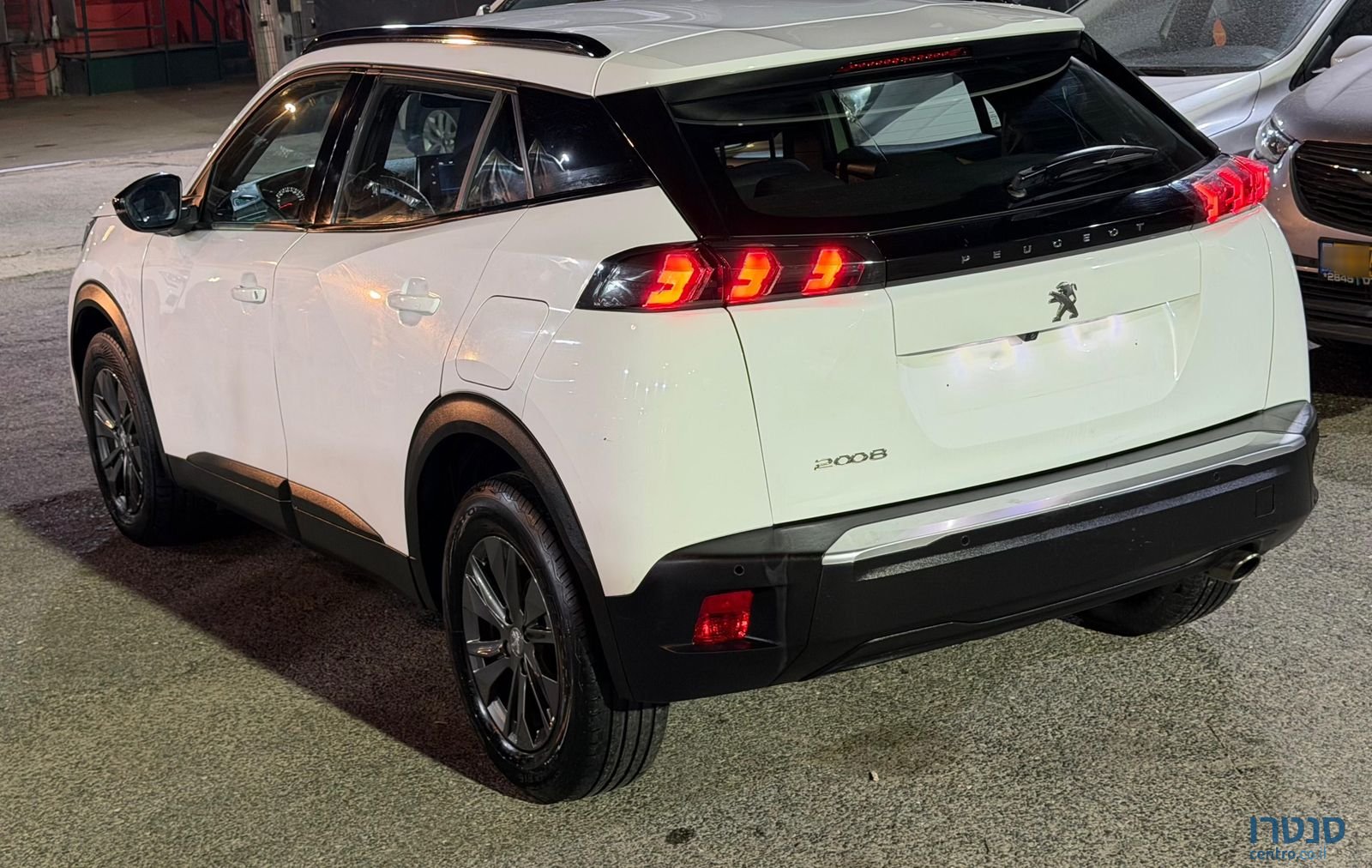 2022' Peugeot 2008 פיג'ו photo #2