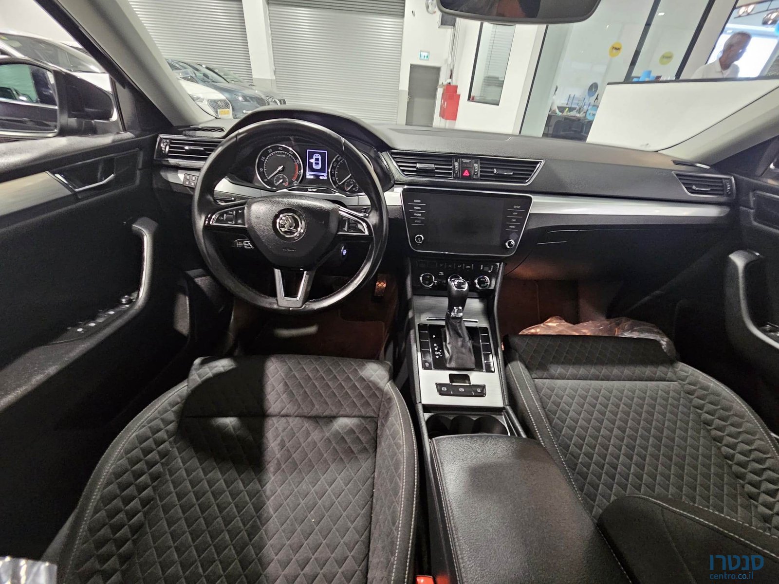 2020' Skoda Superb photo #4