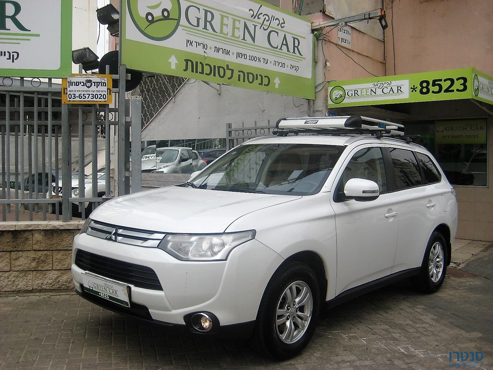 2015' Mitsubishi Outlander photo #2
