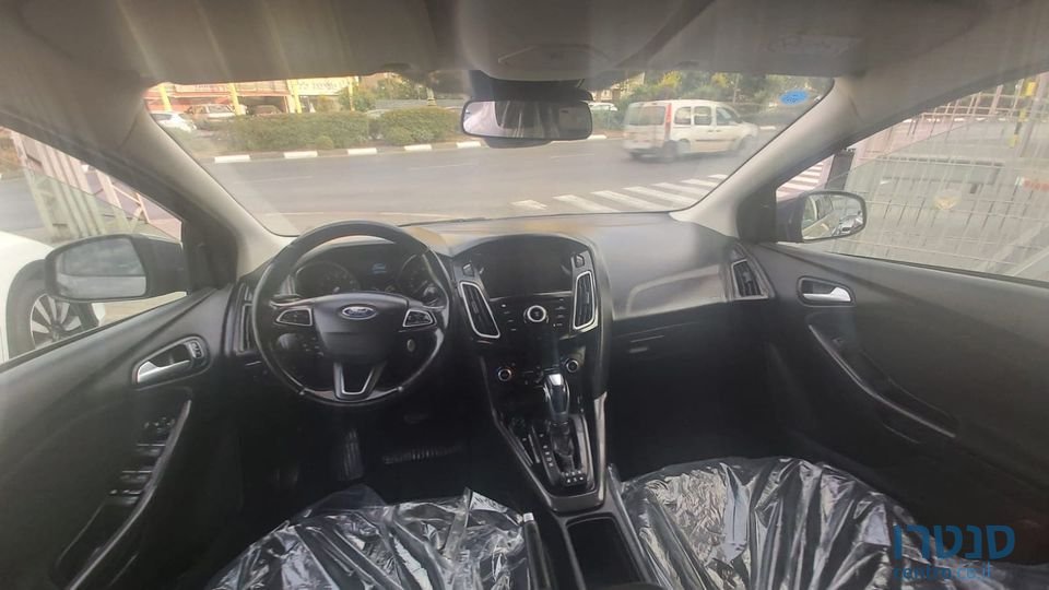 2016' Ford Focus photo #3