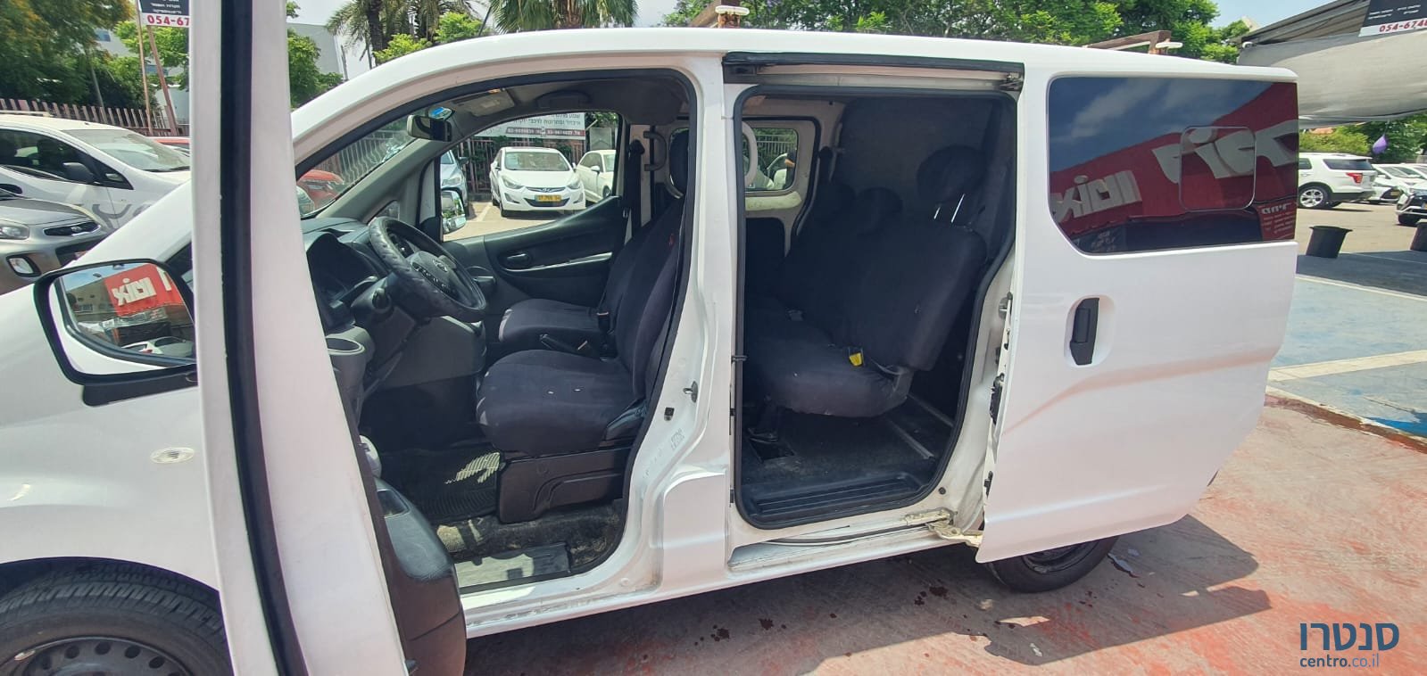 2015' Nissan NV200 photo #1