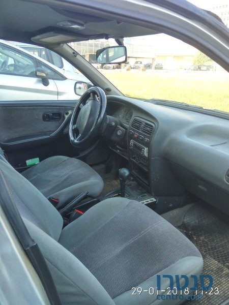 1995' Nissan Primera photo #2