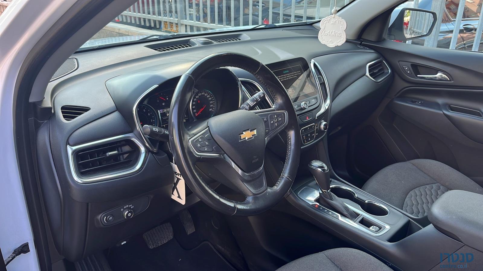 2018' Chevrolet Equinox LT photo #3