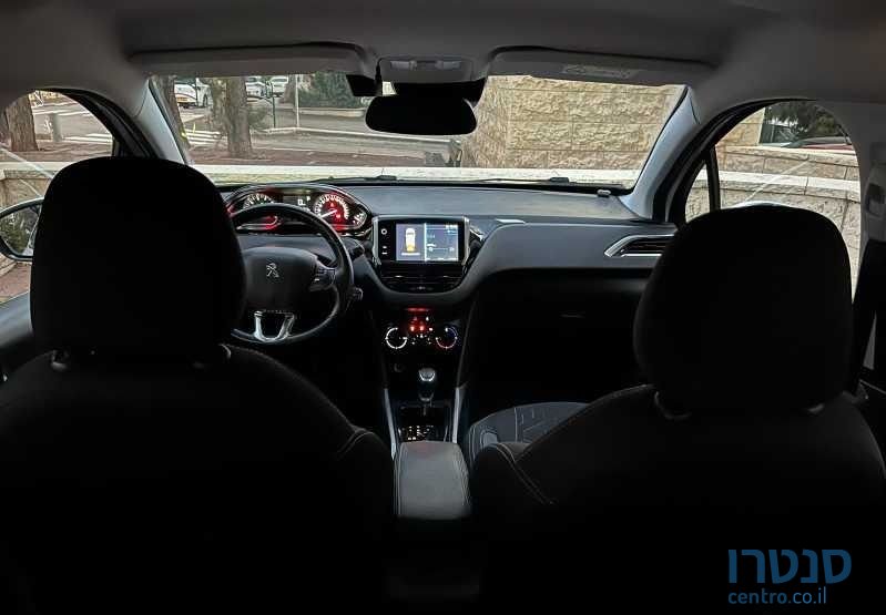 2019' Peugeot 2008 פיג'ו photo #6