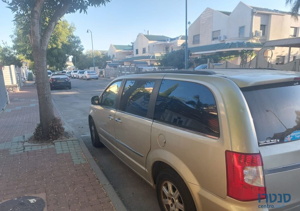 2011' Chrysler Grand Voyager קרייזלר גראנד וויאג'ר photo #1