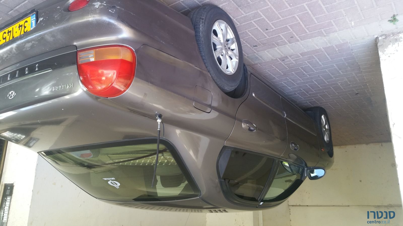 2001' Hyundai Sonata photo #2