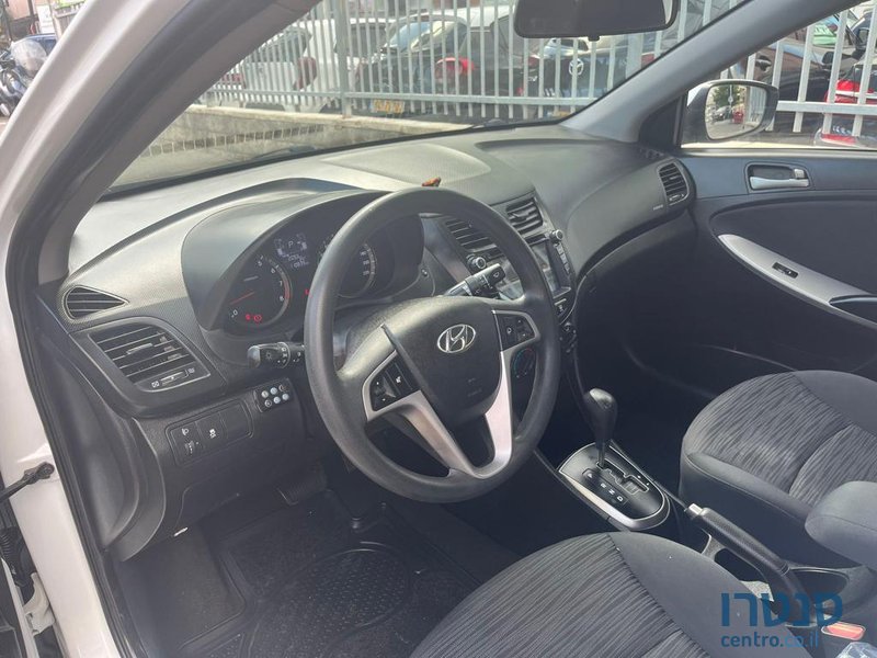 2017' Hyundai i25 photo #3