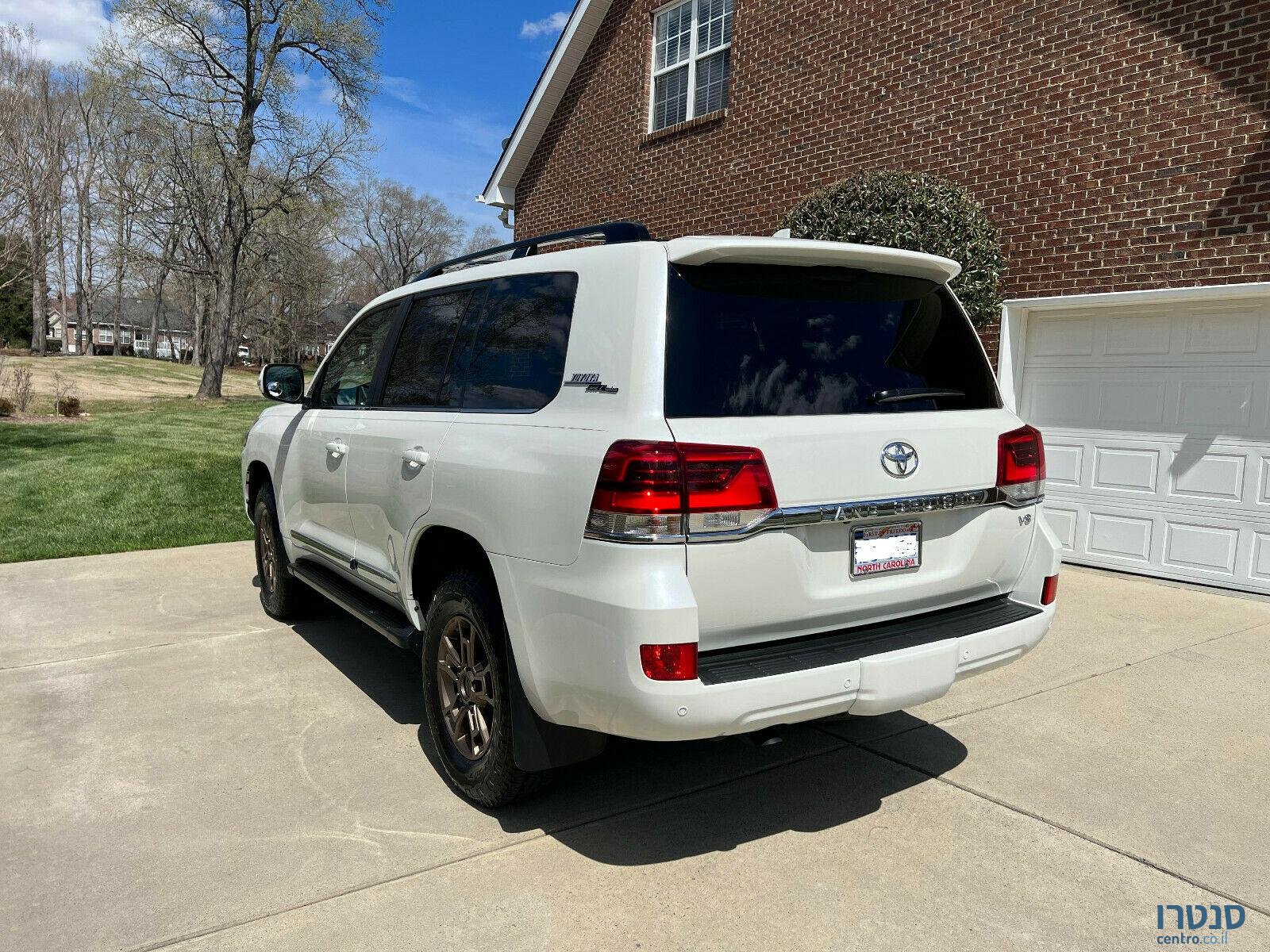 2021' Toyota Land Cruiser photo #4