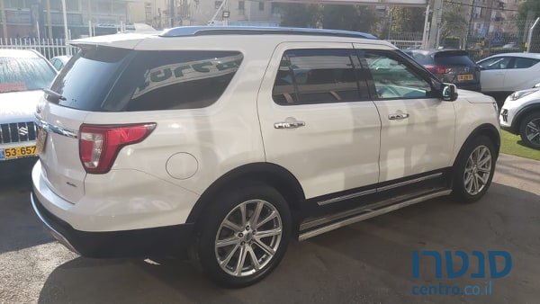 2017' Ford Explorer photo #3