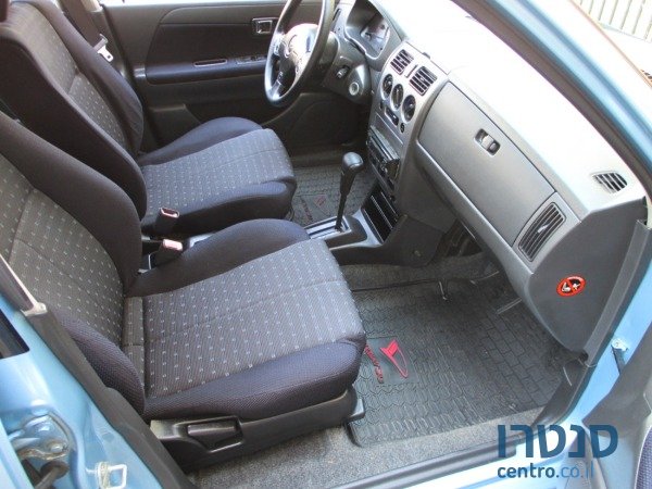 2004' Daihatsu Sirion photo #4
