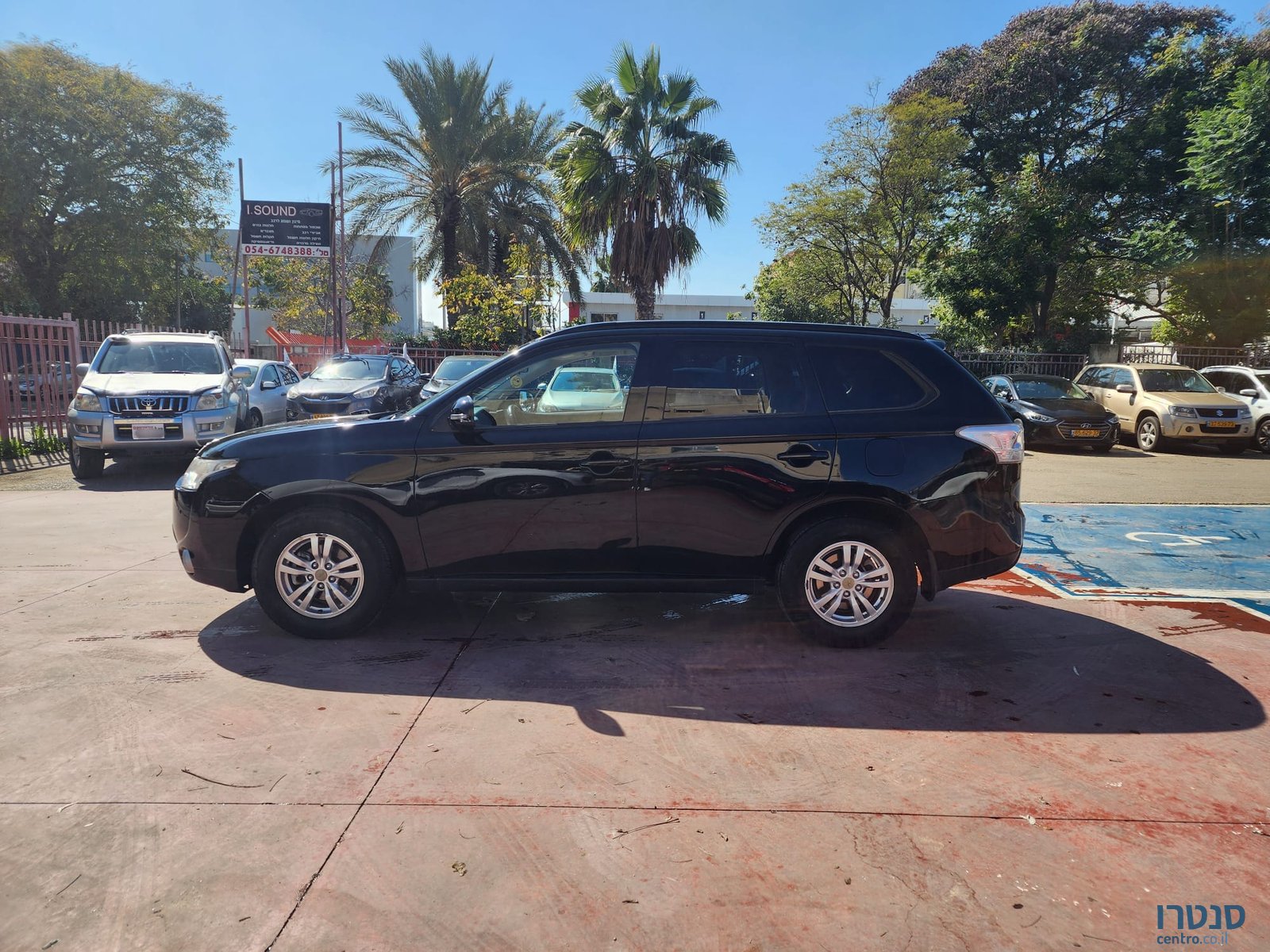 2014' Mitsubishi Outlander photo #4