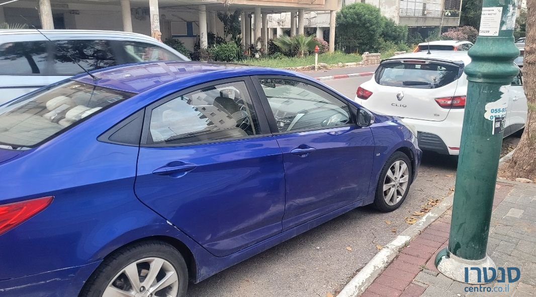 2012' Hyundai i25 יונדאי photo #3