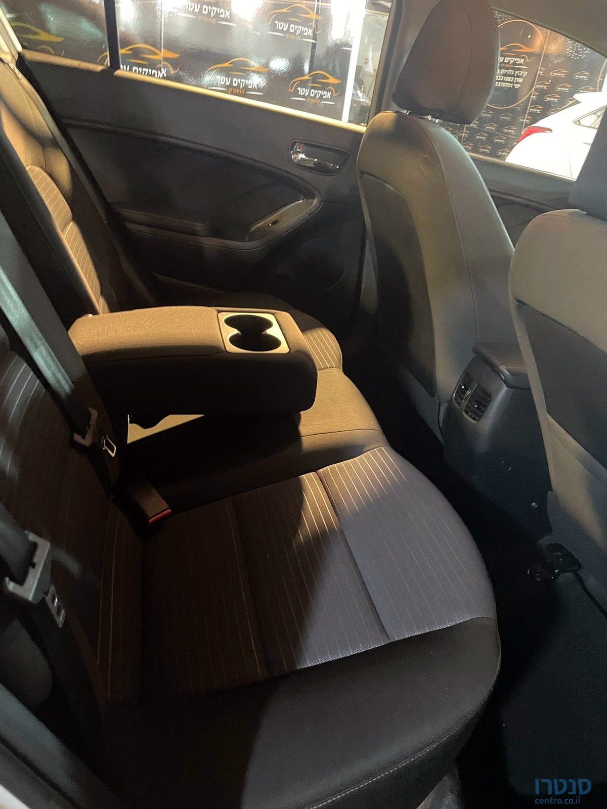 2017' Kia Forte photo #5