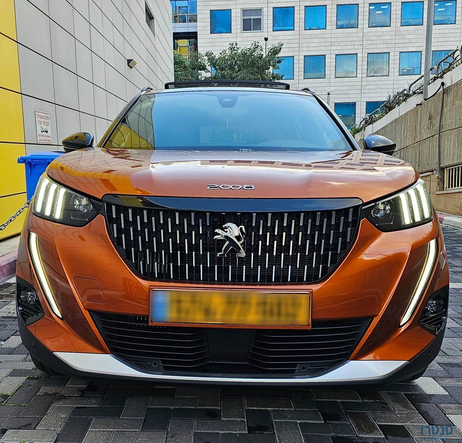 2021' Peugeot 2008 photo #1