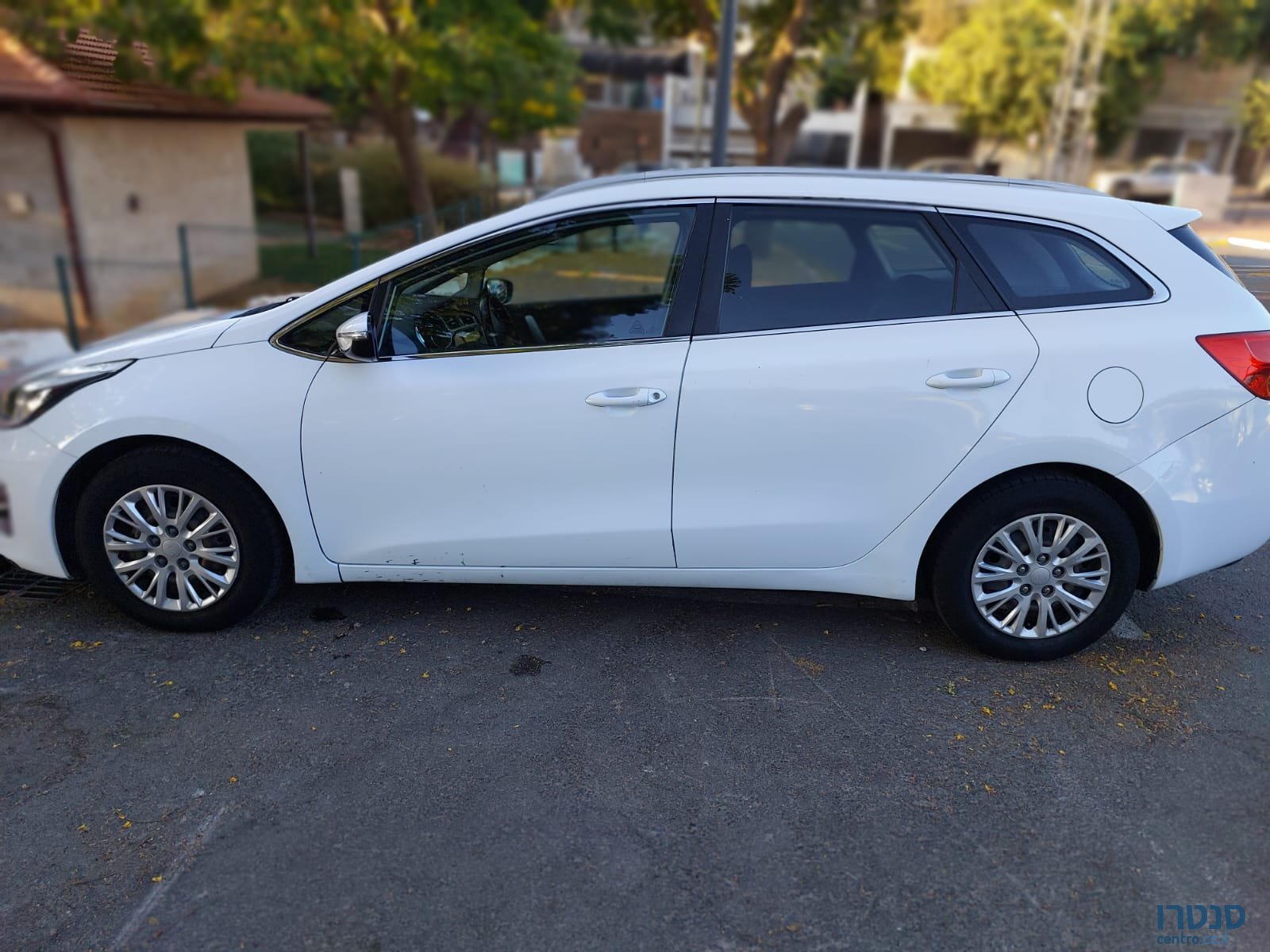 2015' Kia Ceed SW photo #2