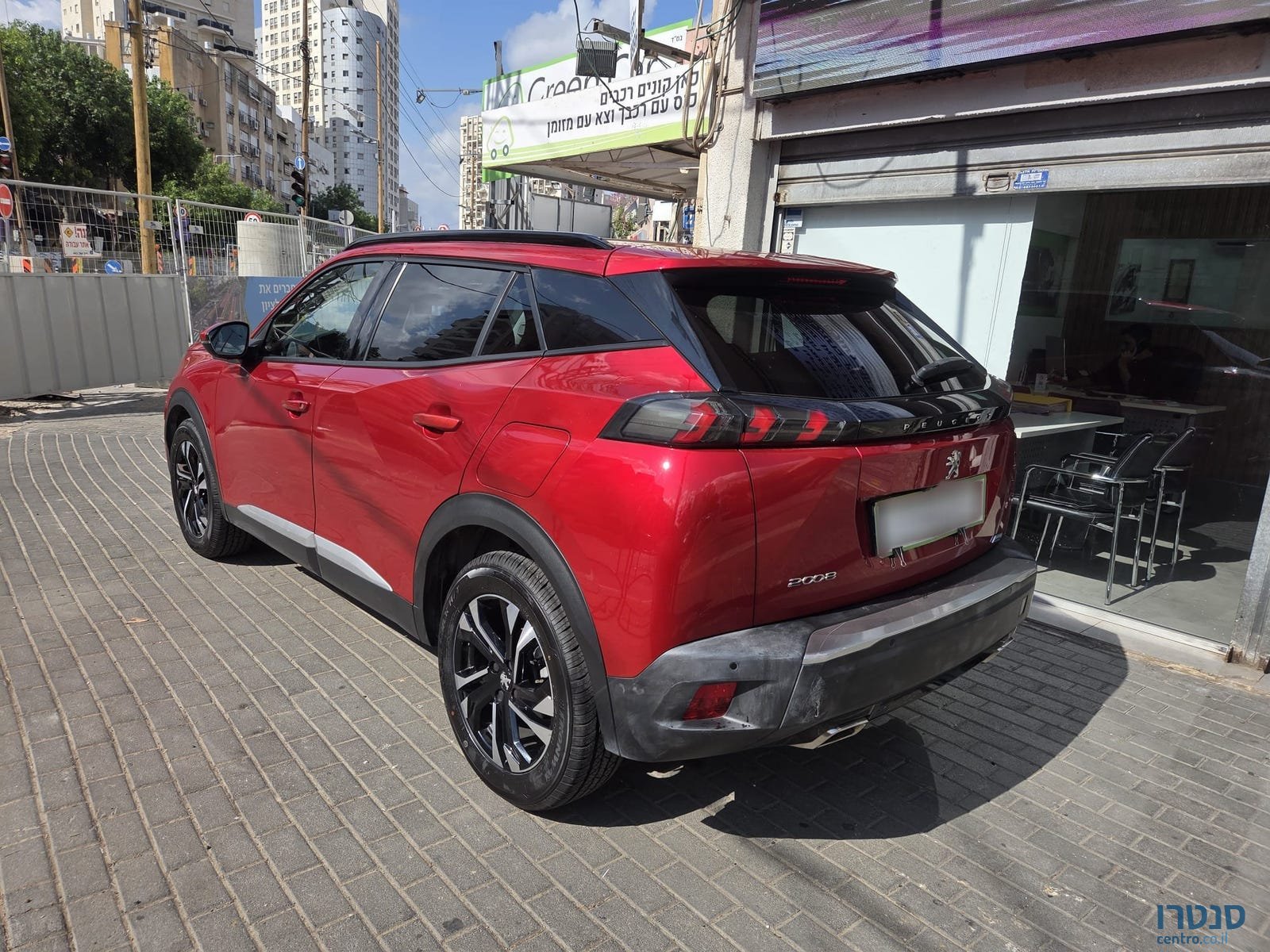 2021' Peugeot 2008 photo #3