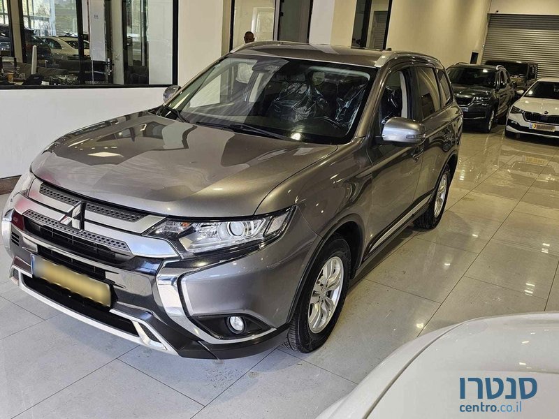 2021' Mitsubishi Outlander photo #1