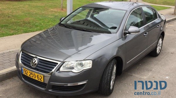 2008' Volkswagen Passat photo #1