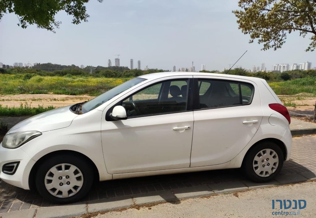 2013' Hyundai i20 יונדאי photo #1
