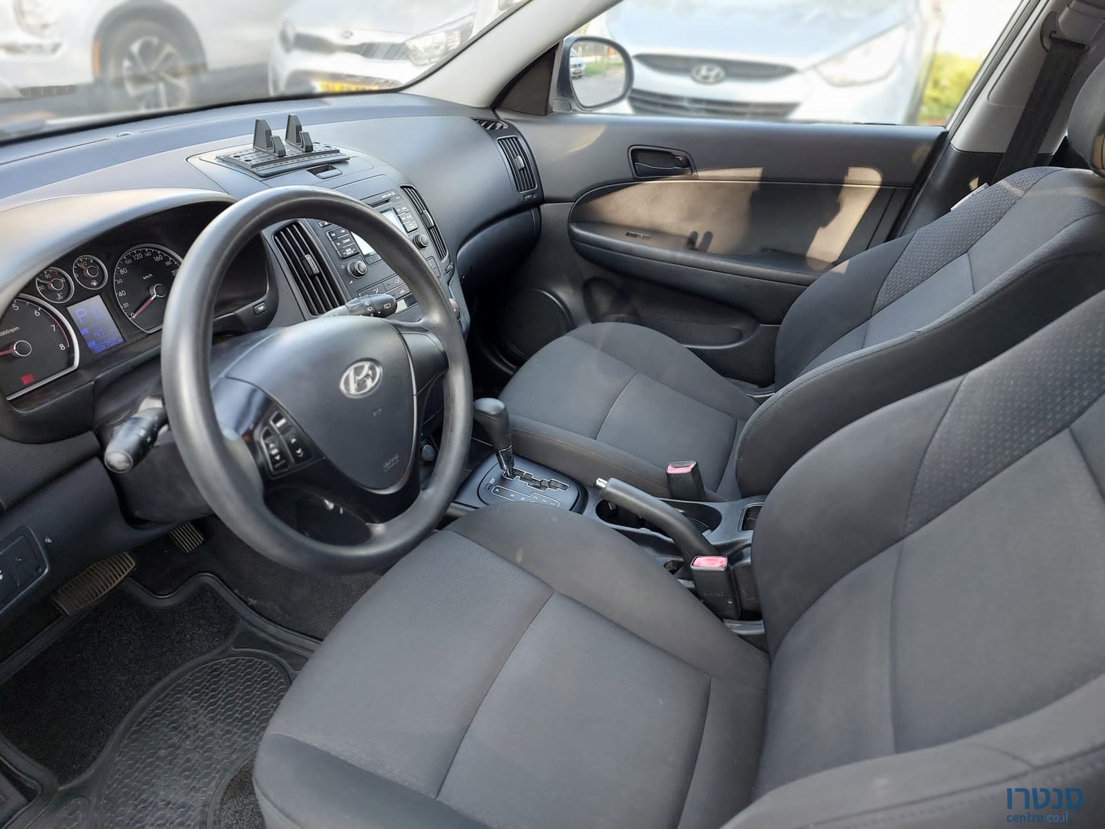 2011' Hyundai i30 photo #6