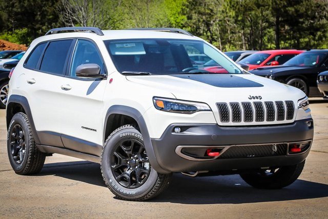 Компания САМЛАТ приступила к продаже кроссовера Jeep Cherokee с новым двигателем