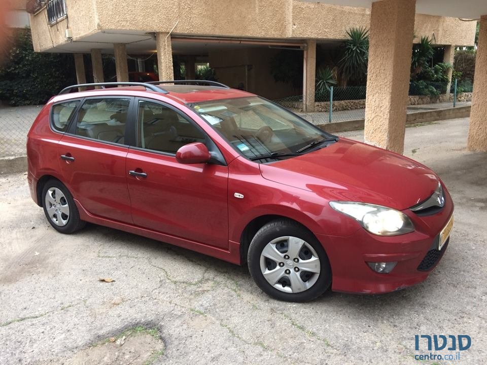 2010' Hyundai i30 cw photo #2