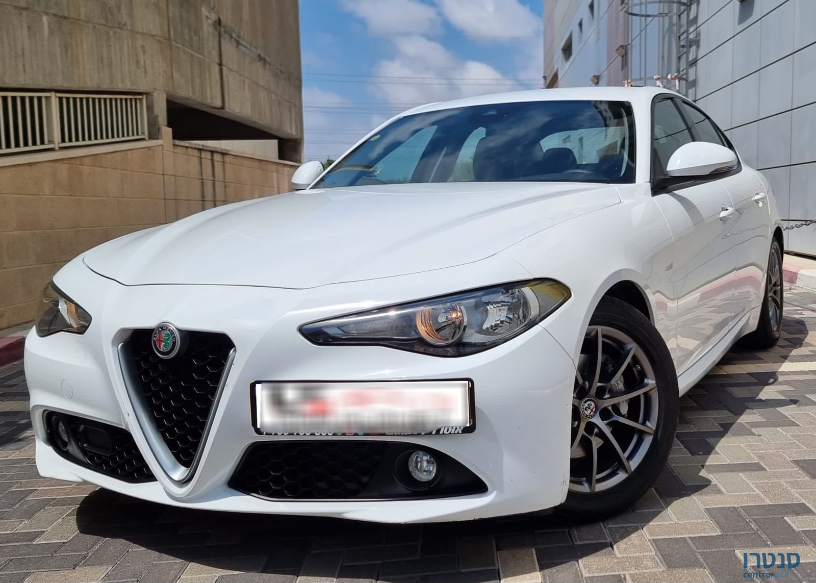 2017' Alfa Romeo Giulia Milano photo #1