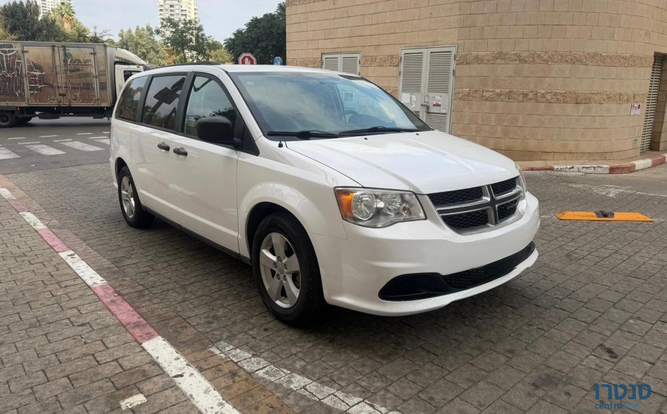 2019' Dodge Caravan SE Plus photo #2