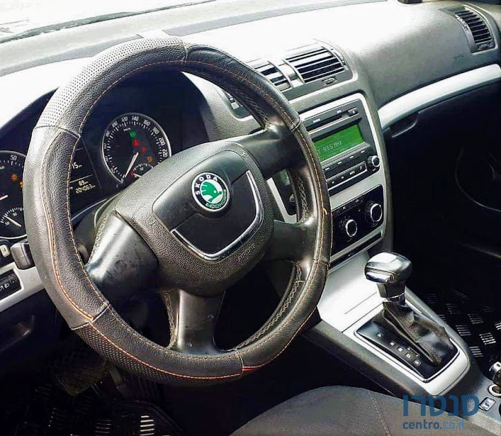 2011' Skoda Octavia photo #4