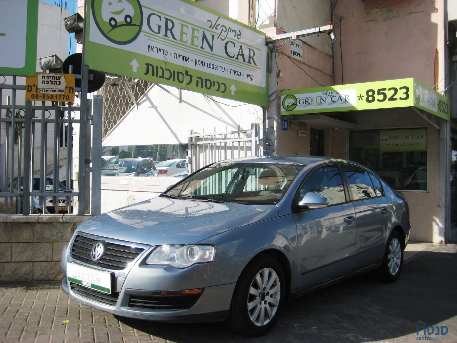 2009' Volkswagen Passat photo #2