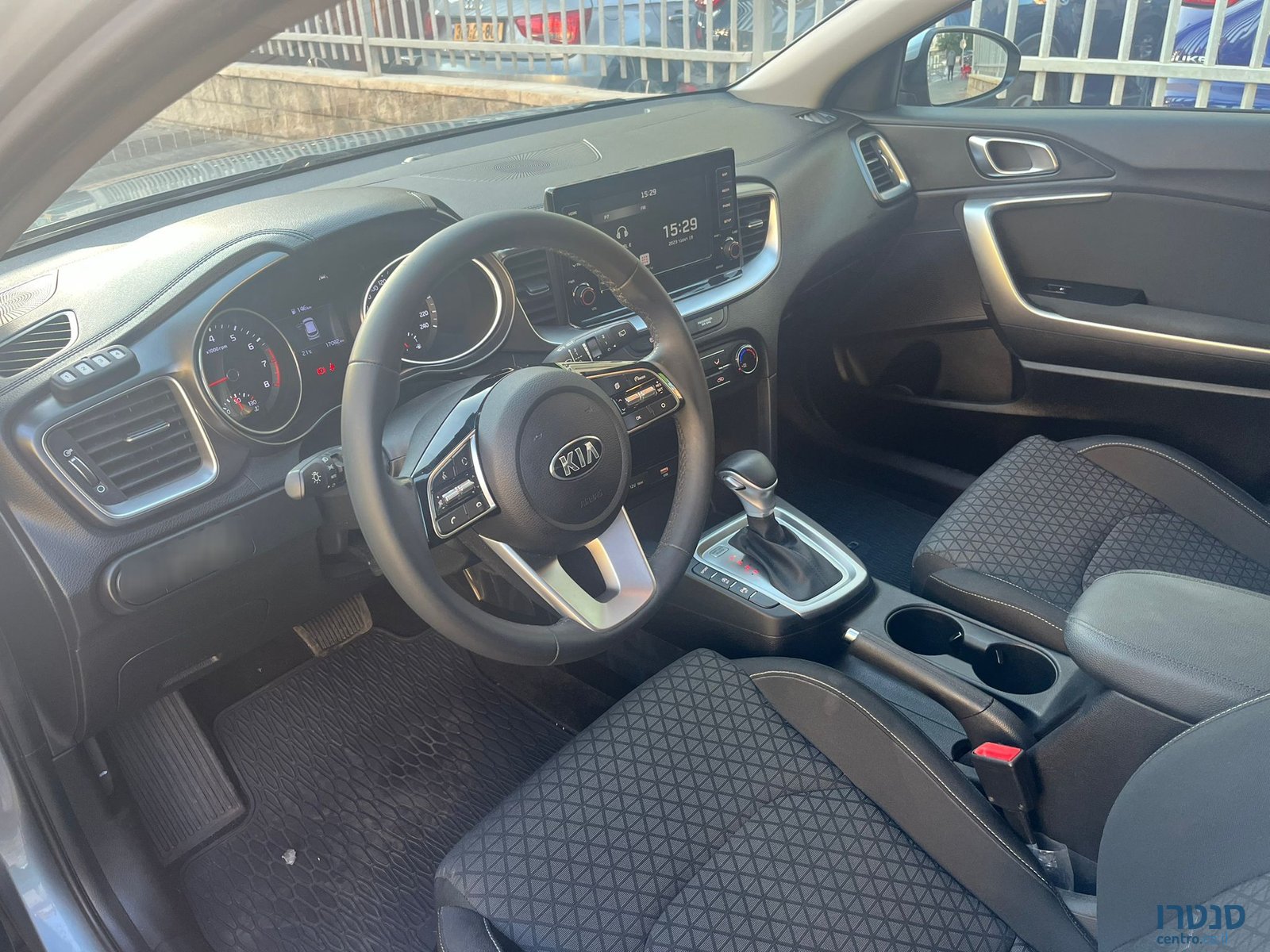 2021' Kia XCeed photo #2