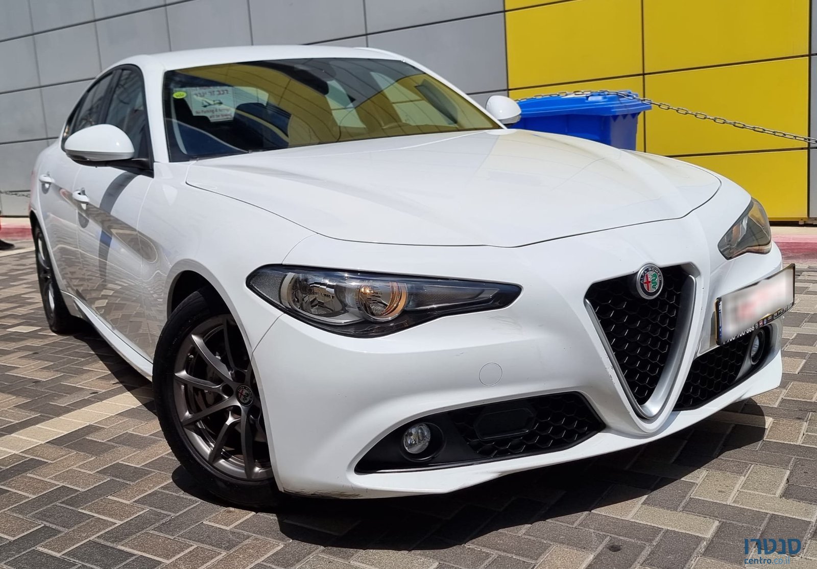 2017' Alfa Romeo Giulia Milano photo #3