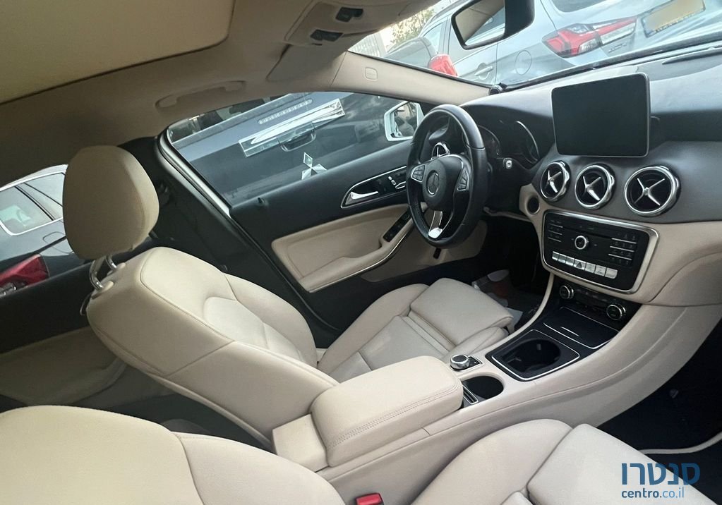 2019' Mercedes-Benz GLA מרצדס photo #2