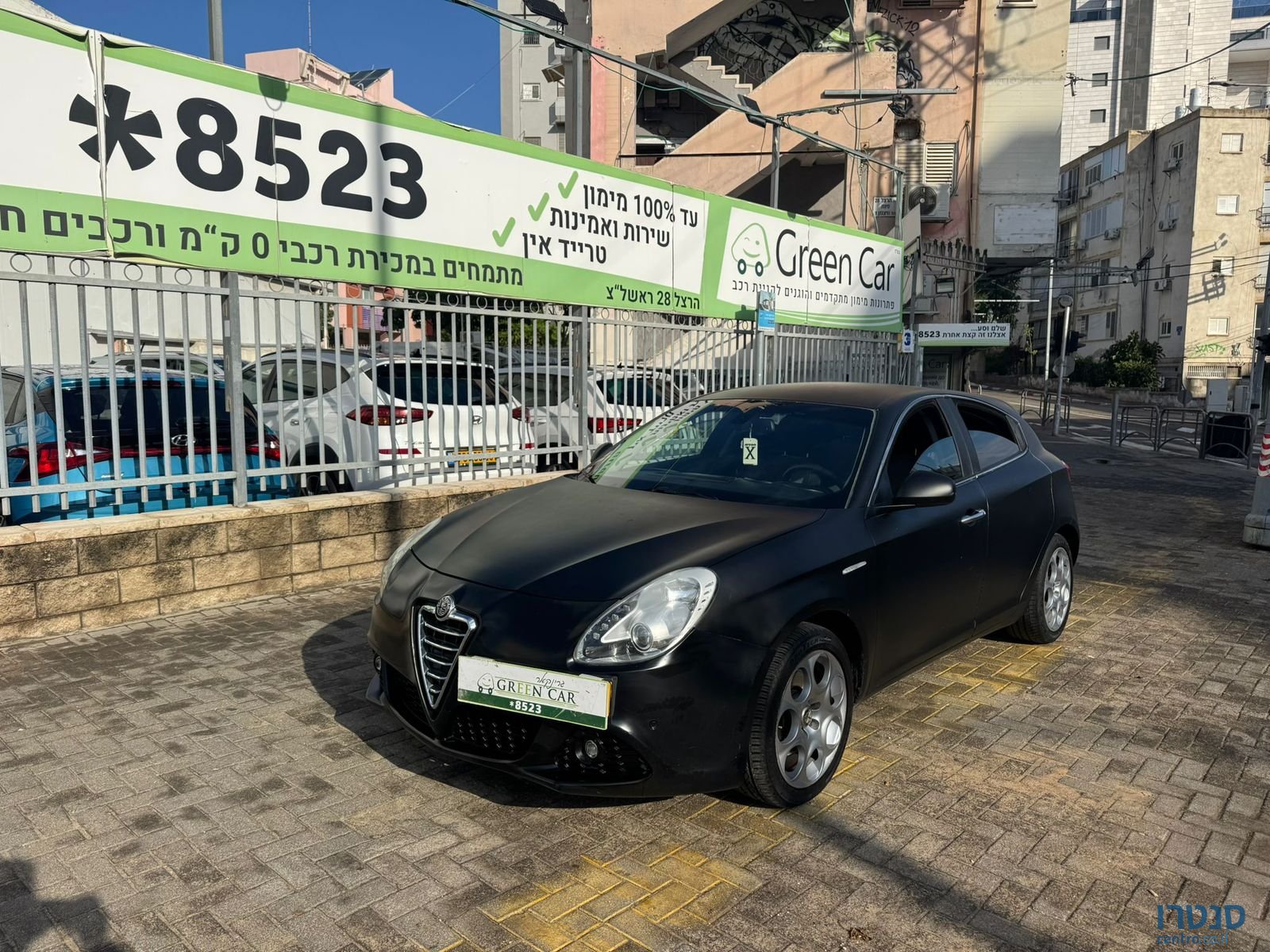2012' Alfa Romeo Giulietta photo #1